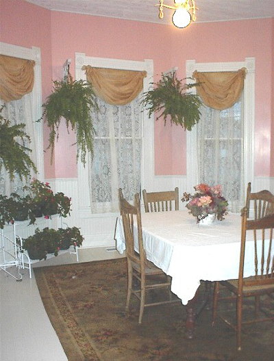 casual house dining room